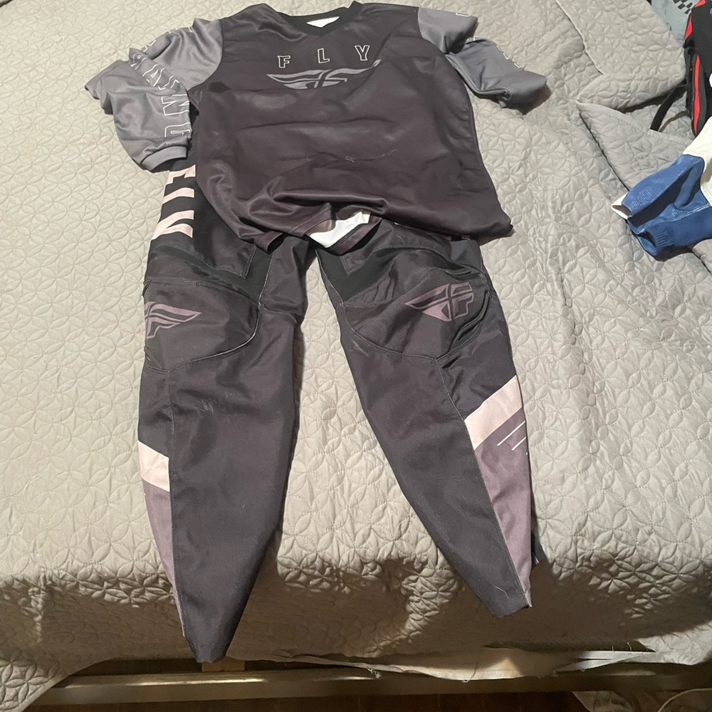 Fly jersey and pants both grey, waist size is 30 and jersey size is medium